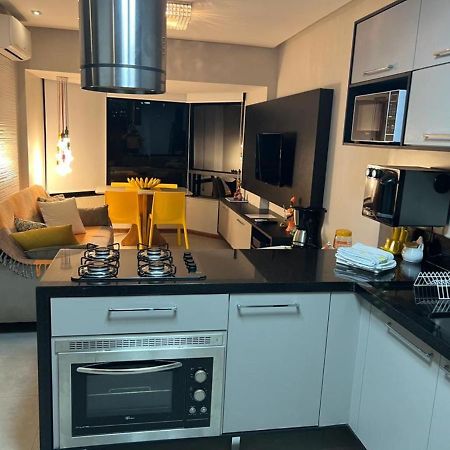 Excelente Localizacao Na Barra -Climatizado-Garagem Apartment Salvador Bagian luar foto